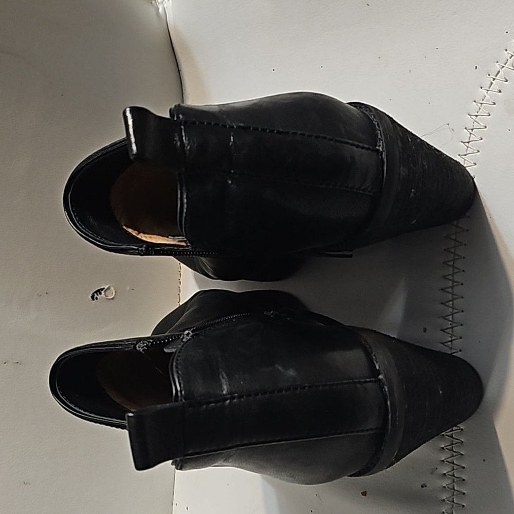 Shoes - Picture 3 of 7